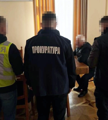 На Львівщині викрили директора держпідприємства, який незаконно виплатив кошти працівникам