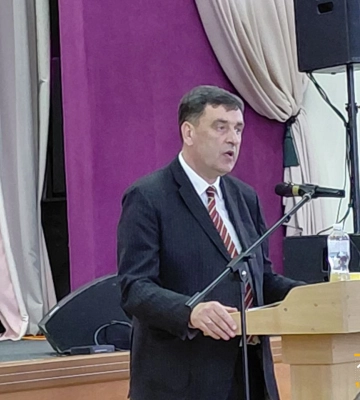 Проректор ЧНУ, який демонструє гарну фізичну форму, відповів, чому занедбали базу в Сокирній
