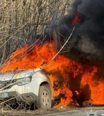 Ворог атакував авто поліцейських на Сумщині. ФОТО