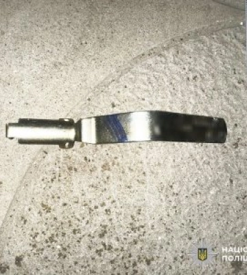 Кинув гранату у дворі багатоповерхівки – отримала поранення жінка: у Миколаєві поліцейські оперативно затримали підозрюваного у хуліганстві із застосуванням вибухівки