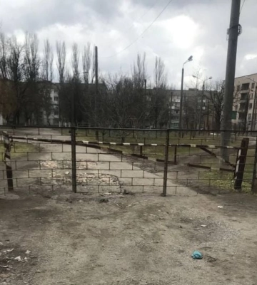 Город не для людей: в Мелитополе перекрывают проходы, а жаловаться советуют "в Кремль"