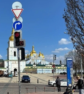 У Києві встановили новий світлофор із червоним колом – що означає, фото