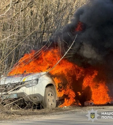 Ворог атакував авто поліцейських на Сумщині. ФОТО