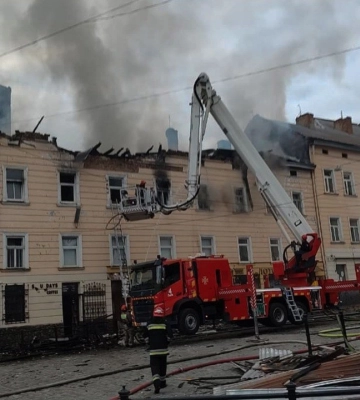 Рятувальники показали наслідки атаки дронами по Львову 