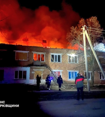 ГСЧС: многоэтажка горела в селе на Харьковщине после удара РФ