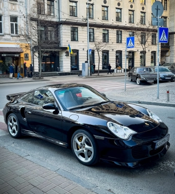 Их изготовили менее 600: в Киеве засветился культовый заряженный Porsche 2000-х 