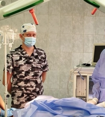 На Вінниччині медики прооперували однорічного хлопчика зі зрощеними пальцями руки