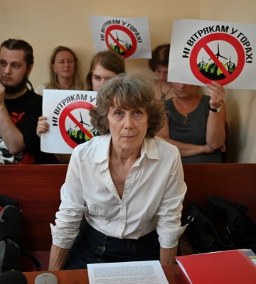 Ужгородська адвокатка заявила про тиск забудовників через судові справи щодо міні-ГЕС і вітряків у Карпатах