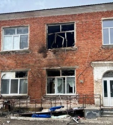 Рашисти вдарили по лікарні на Харківщині: троє постраждалих. ФОТОрепортаж