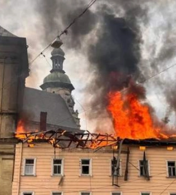Російська атака пошкодила монастир Бернардинів у Львові: чим він відомий