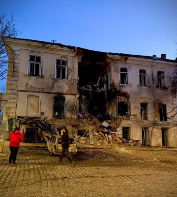 Пожежі та руйнування внаслідок масованої нічної атаки ворожих БпЛА в трьох районах Одеси - МВА