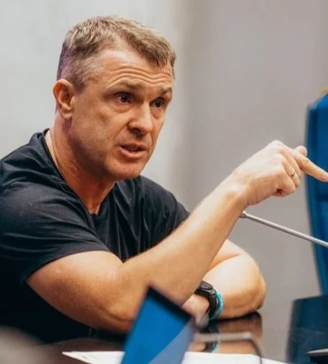 «А яка вам різниця?»: Ребров різко відповів на запитання про капітана команди перед грою Україна — Швеція