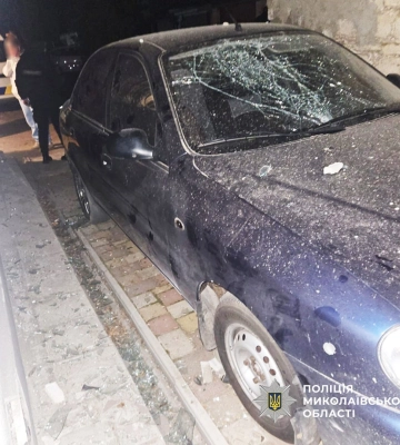 У Миколаєві чоловік жбурнув гранату у двір співмешканки: від вибуху постраждала стороння жінка