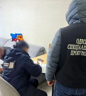 В Одесі лікар-анестезіолог та фельдшер за гроші оформляли інвалідність та обіцяли вплинути на посадовців РТЦК та СП