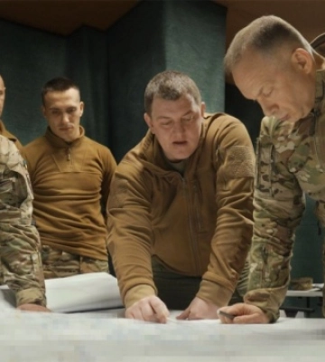 Сирський зустрівся на фронті з командирами підрозділів, які воюють на «гарячих» південних напрямках