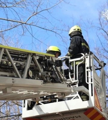 Росіяни пошкодили багатоповерхівку у Дніпрі