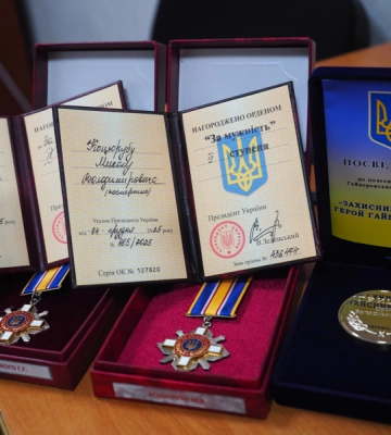 У Гайвороні рідним загиблих захисників передали посмертні нагороди 