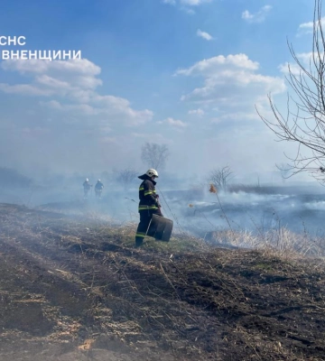 На Рівненщині чоловік отримав опіки, намагаючись врятувати худобу з палаючої будівлі