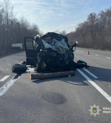 На Чернігівщині легковик врізався у трактор: внаслідок ДТП загинув водій автомобіля. ФОТО