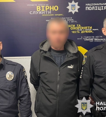 Поліцейські Київщини затримали жителя Бучі, який після сварки з коханою підпалив будинок