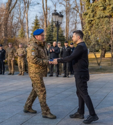 До Дня Національної гвардії України Президент вручив 26 Закарпатському полку НГУ стрічку з почесним найменуванням на Бойовий&amp;hellip;