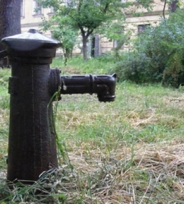 У Луцьку через аварію встановили водорозбірні колонки: де можна набрати воду
