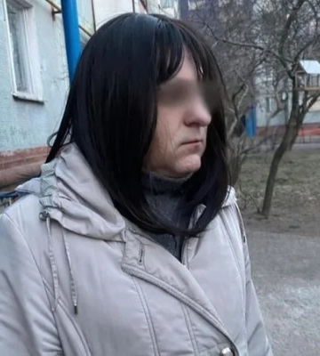 У перуці вийшов за кавою. У Запоріжжі затримали чоловіка, котрий видавав себе за жінку, щоб уникнути мобілізації