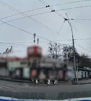 В Киеве наказали водителя Toyota, который пересек двойную сплошную линию дорожной разметки — видео