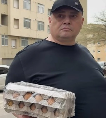 "Слуга народу" Корявченков їздив у відпустку в Іспанію, де його дружина придбала квартиру, - ЗМІ. ВIДЕО