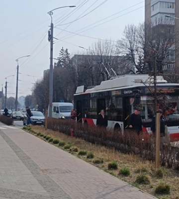 У центрі Луцька раптово зупиняються «рогаті»: що коїться 