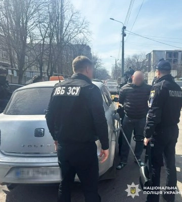 2400 доларів за зняття з розшуку – у Миколаєві на хабарі погоріли працівники ТЦК