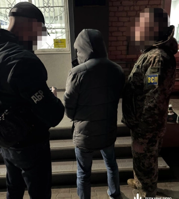 На Волині 27-річна жінка пішла на злочин, щоб вивезти чоловіка з України