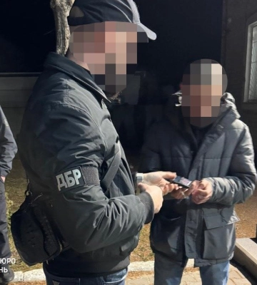 На Волині 27-річна жінка пішла на злочин, щоб вивезти чоловіка з України