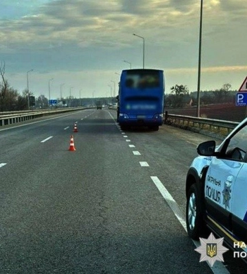 ДТП на Полтавщині: автобус зіткнувся з вантажівкою, водія госпіталізовано