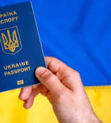 Про важливі зміни щодо закордонних паспортів нагадала українцям Державна міграційна служба