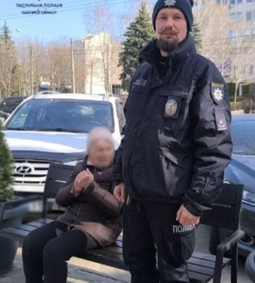 В Одесі патрульні допомогли розгубленій жінці повернутися додому