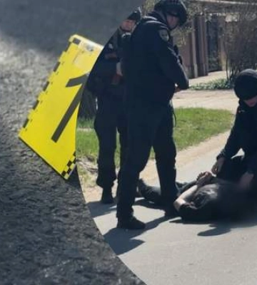 Стрелял и взорвал гранату: полиция показала видео задержания вооруженного военного в Одессе