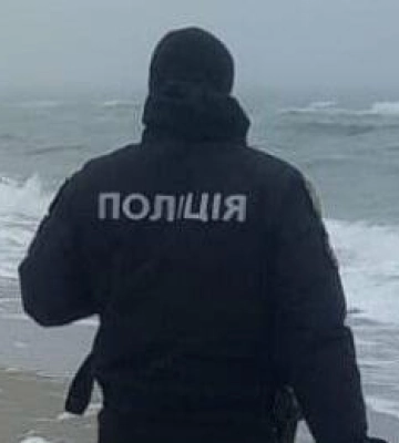 На Одещині поліцейські та прикордонники шукають у морі човен з двома рибалками