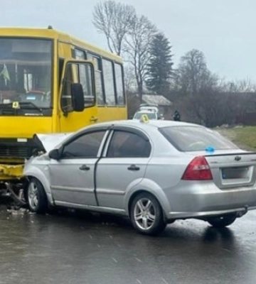 Смертельна ДТП на Львівщині: легковик на зустрічній зіткнувся з мотоциклом
