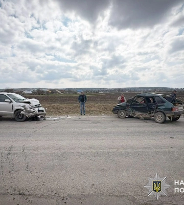 На Хмельниччині внаслідок ДТП постраждав літній водій «літнього» легковика