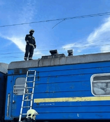 Ударило током на крыше поезда: в Киеве погиб подросток, еще двое получили ожоги