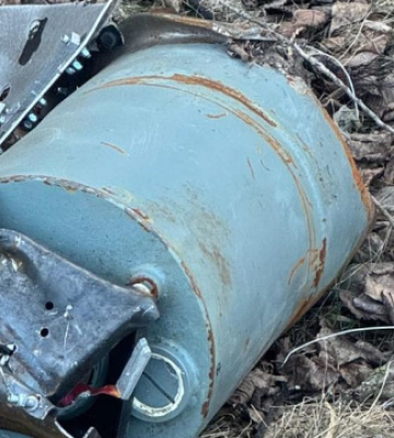 У Києві біля Подільсько-Воскресенського мосту знайшли бойову частину російського БПЛА