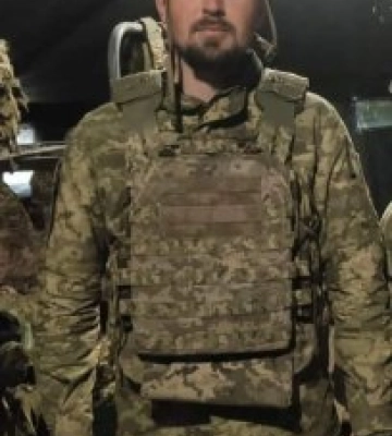 «Остання дорога додому»: Сьогодні Тячів на колінах прощатиметься із захисником Ярославом Шомком
