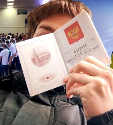«Я краще ризикну і помилюся, ніж шкодуватиму все життя» – Як виїхати з Криму: кейс Артема із Севастополя