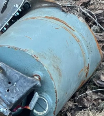 Нездетоновану частину ворожого БпЛА виявили біля Подільсько-Воскресенського моста у Києві. ФОТОрепортаж