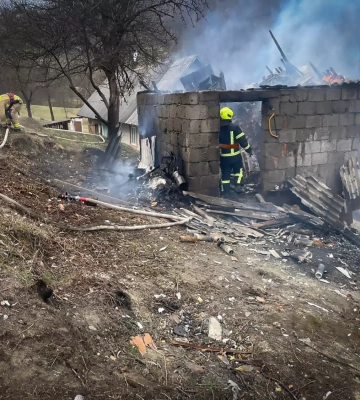 Вогнеборці Тячівщини ліквідували загорання надвірної споруди
