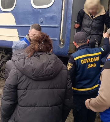На Волині зустріли евакуаційний потяг з українцями із Донеччини 