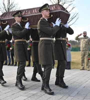 У Києві поховали невідомих оборонців України. Одного неопізнаного солдата привезли з Рівненщини