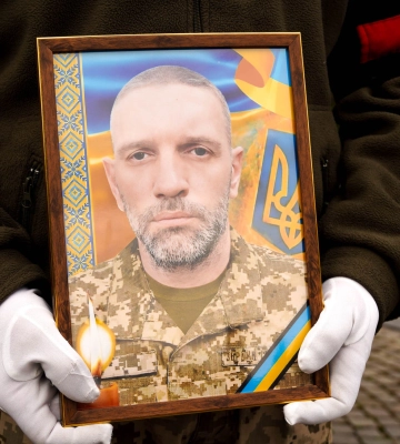 В Ужгороді попрощалися із героєм Олександром Луцьом: військовий загинув, захищаючи Батьківщину