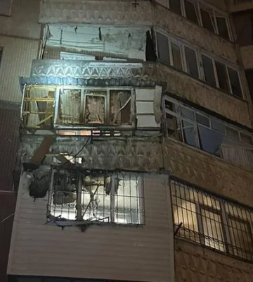 В Одессе российский дрон попал в многоэтажку — фото